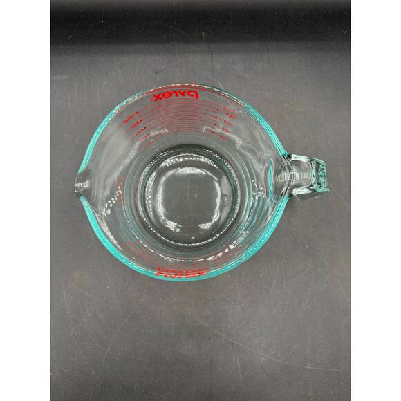 Vintage Pyrex Glass Measuring Cup: 4-Cup with Red Markings - Picture 7 of 8